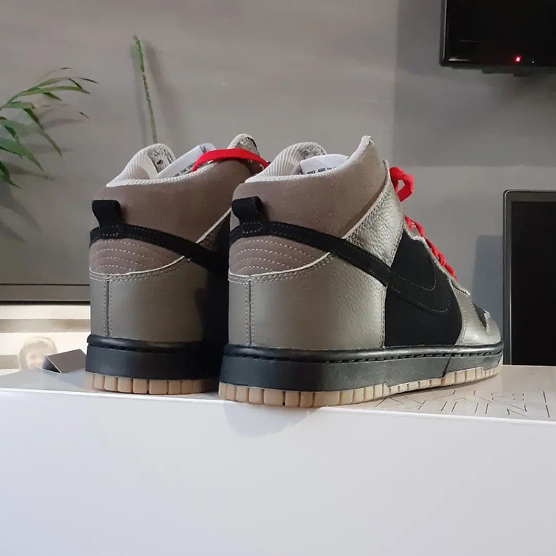 sb dunk mf doom